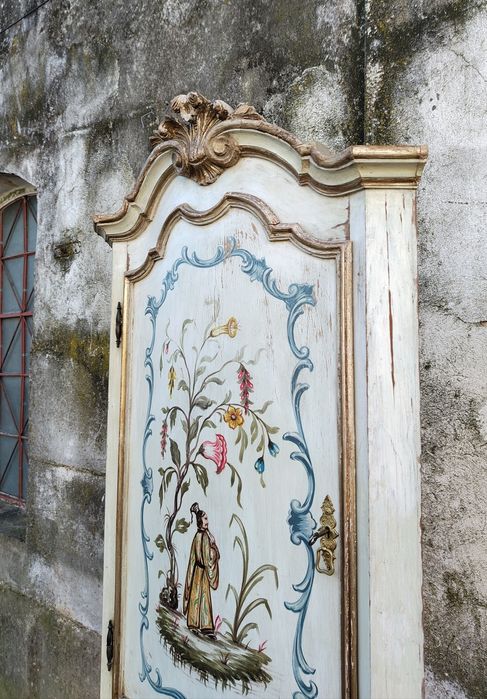 Vitrina de colț veche din lemn /Bufet