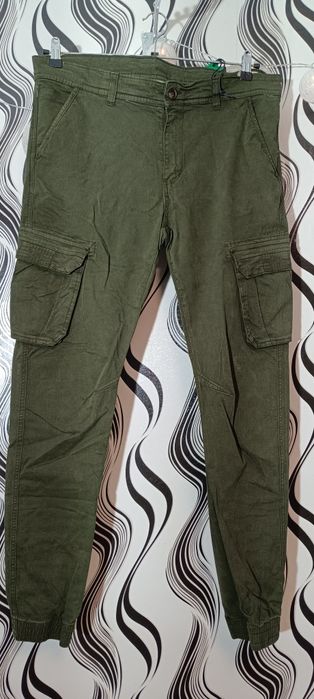 Зелени карго панталони