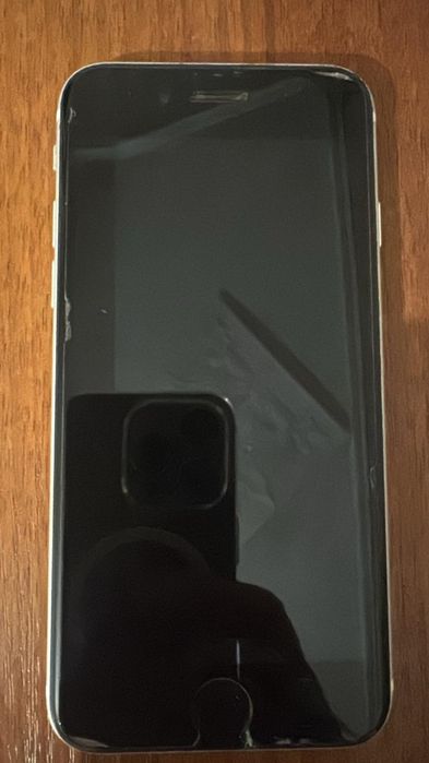Продаю Iphone SE 128 gb в хорошем состоянии