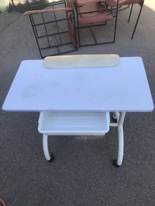 Столик для манекюра