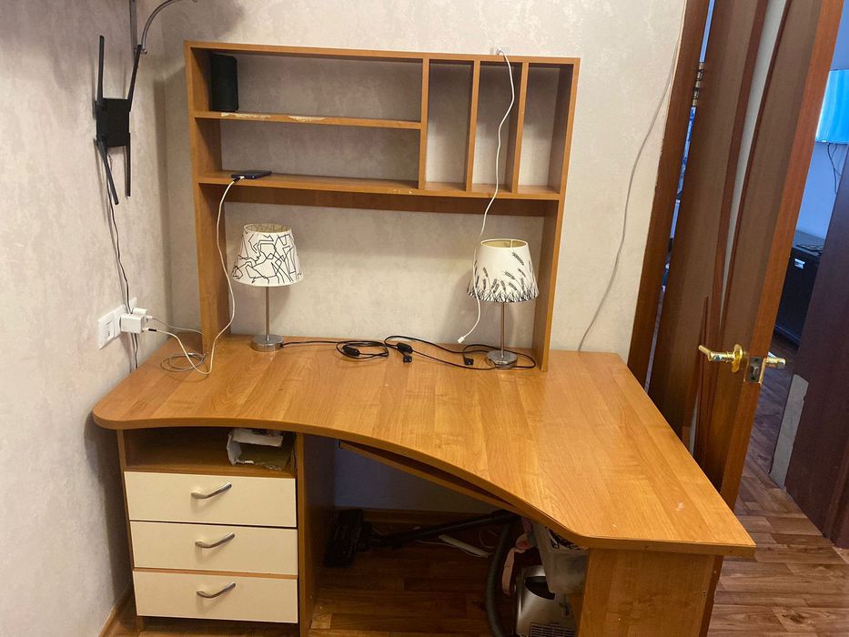 Продаю Стол для учебы!