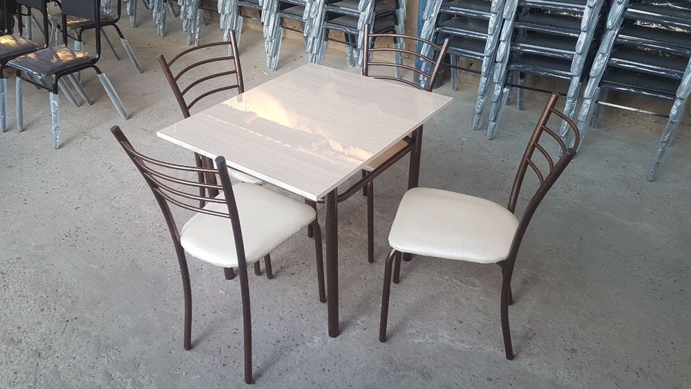 Кухонный столл с четырьмя стульями 100000 сум с 6 стульями 860000 сум