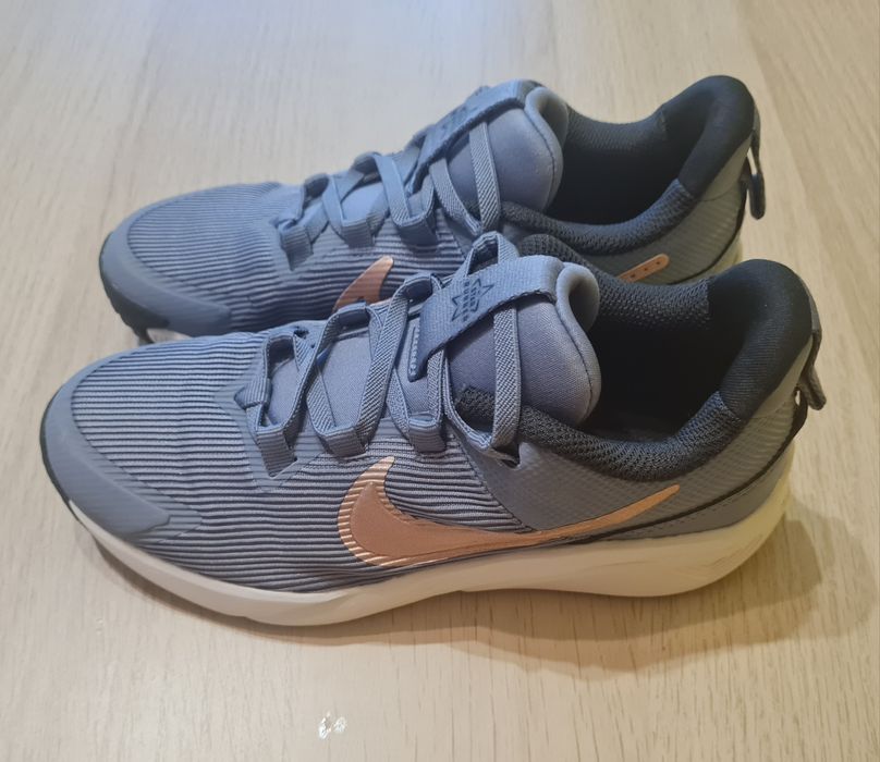 Маратонки Nike номер 33