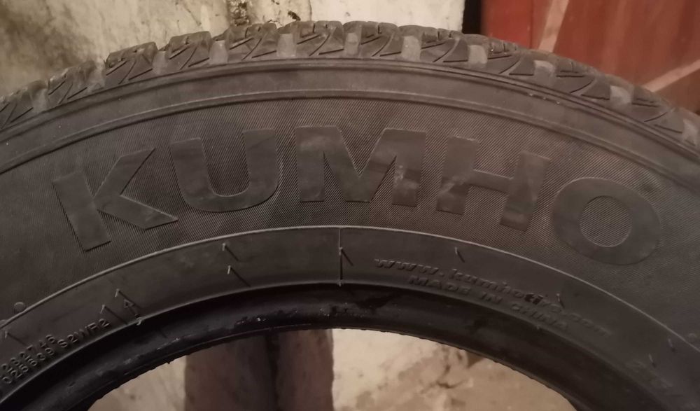 Продавам 4 броя зимни гуми 215.65.15 на 1 сезон дот 2021 KUMHO