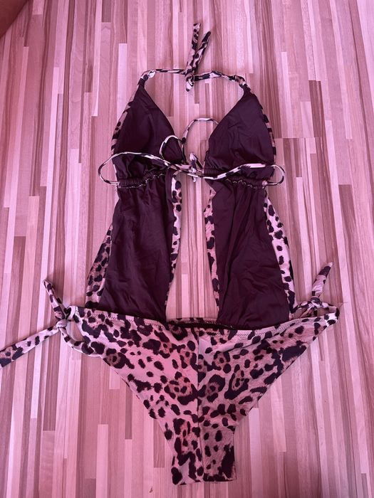 Цял изрязан бански