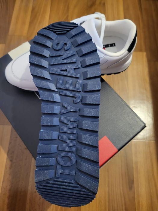 Продам мужские кроссовки