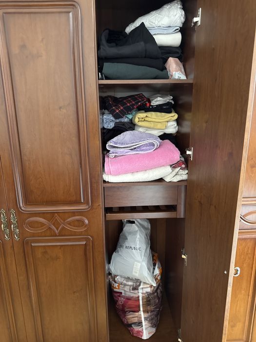 Шкаф из натурального дерева