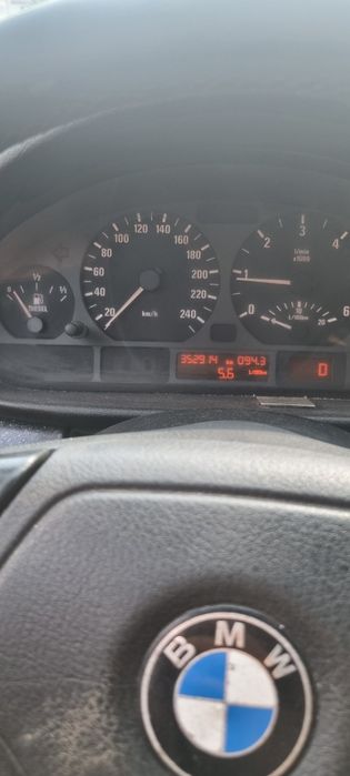 Vând bmw e46    ofer fiscal