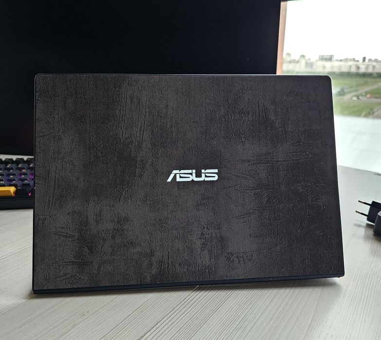 ASUS Zenbook / сенсорный / Intel® Core™ i5 / 256GB SSD