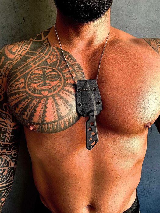 Малък здрав тактически нож удобен за носене на врата