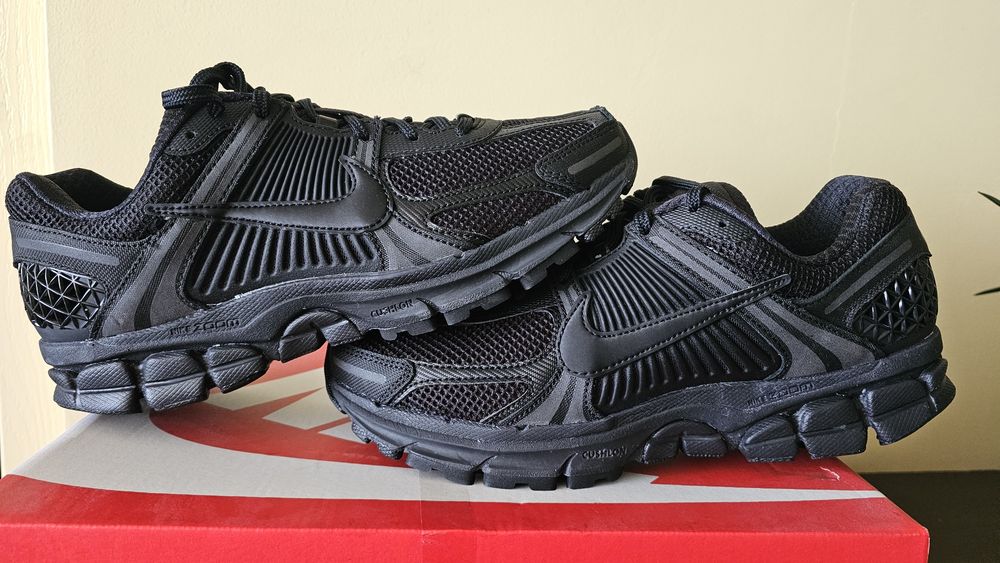 Nike vomero 5 ..