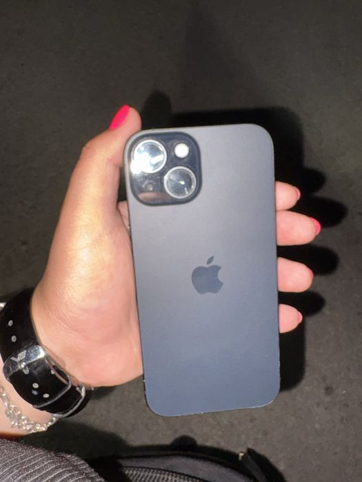 Продавам iphone 15