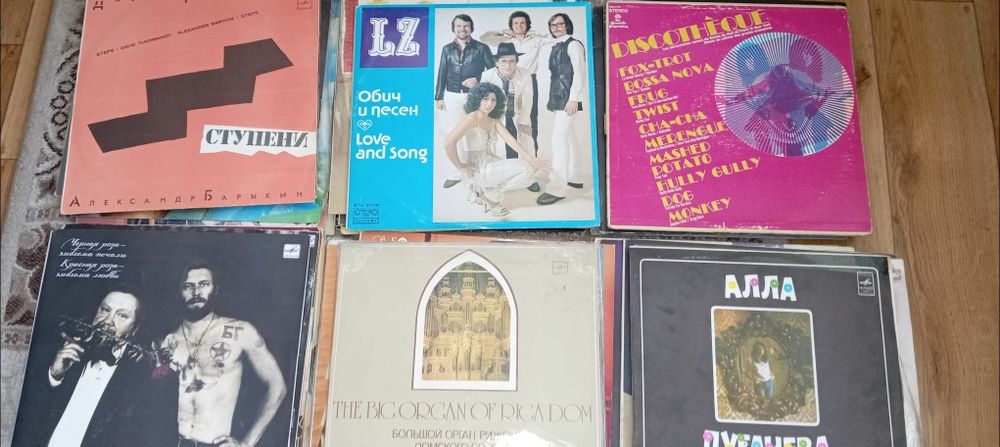 Продам виниловые пластинки цена 2000