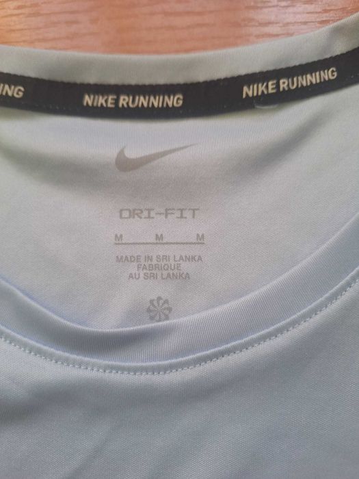Tricou Nike Dri-Fit Running Mărimea M Albastru Deschis Swoosh Grafic