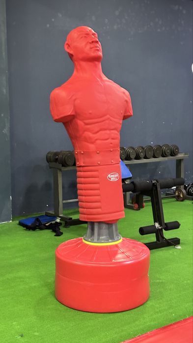 Продается Стошяший Мешон маникен