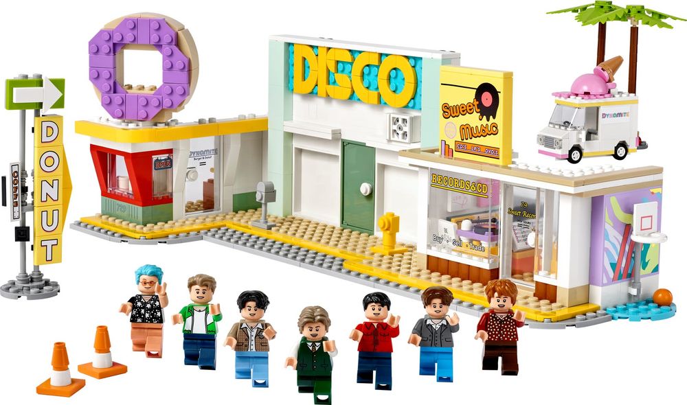LEGO Ideas 21339 BTS Dynamite, 749 деталей, 7 минифигурок
