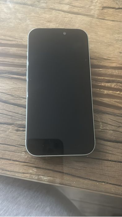 Iphone 15 verde , stare f buna