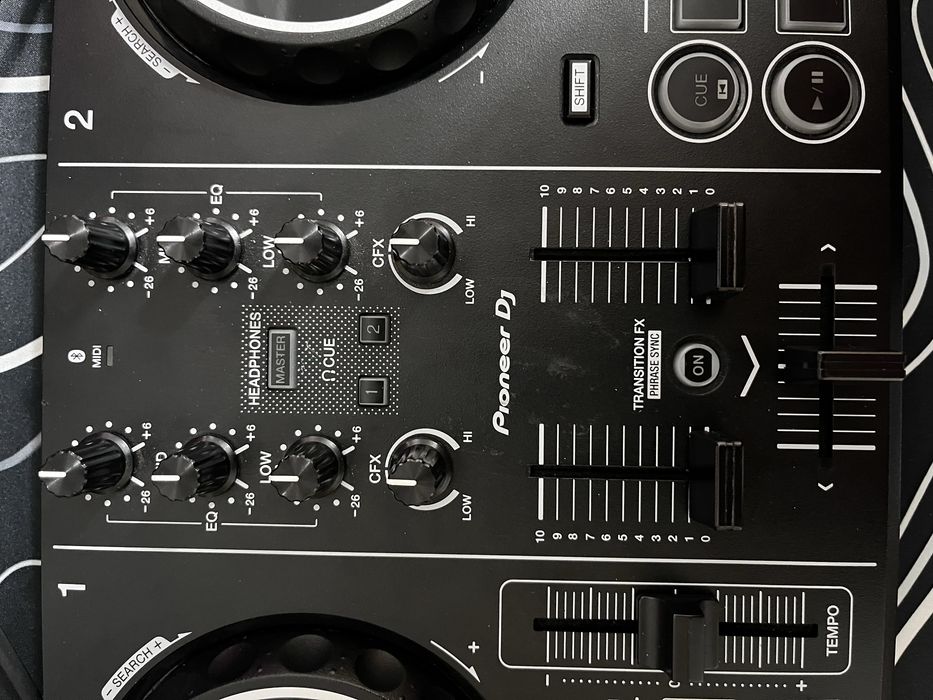 ПРОДАМ DJ-контроллер