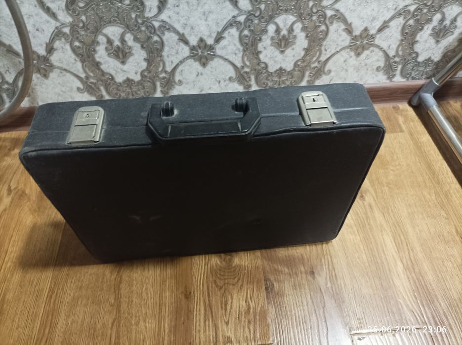 Продам советский чемодан
