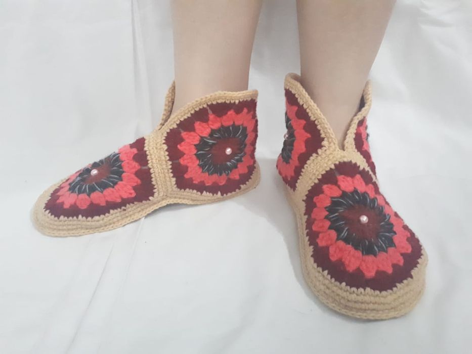 Продам вязаные тапочки,сапожки