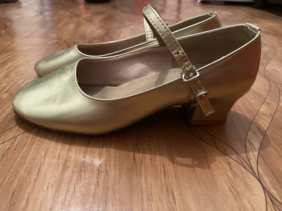 Срочно продам туфли для танцев