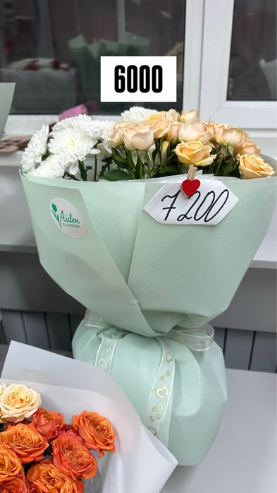 Букеты из хризантем, розы