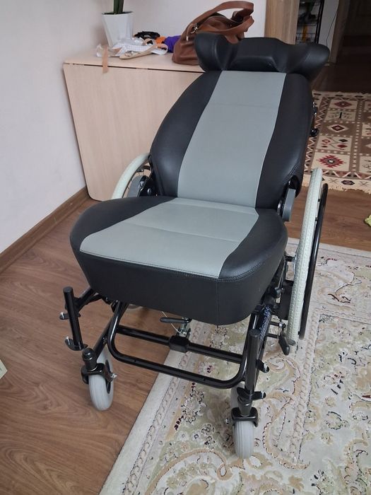 Инвалидная коляска с откидной спинкой