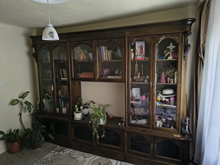 Biblioteca nuc masiv realizată la comandă