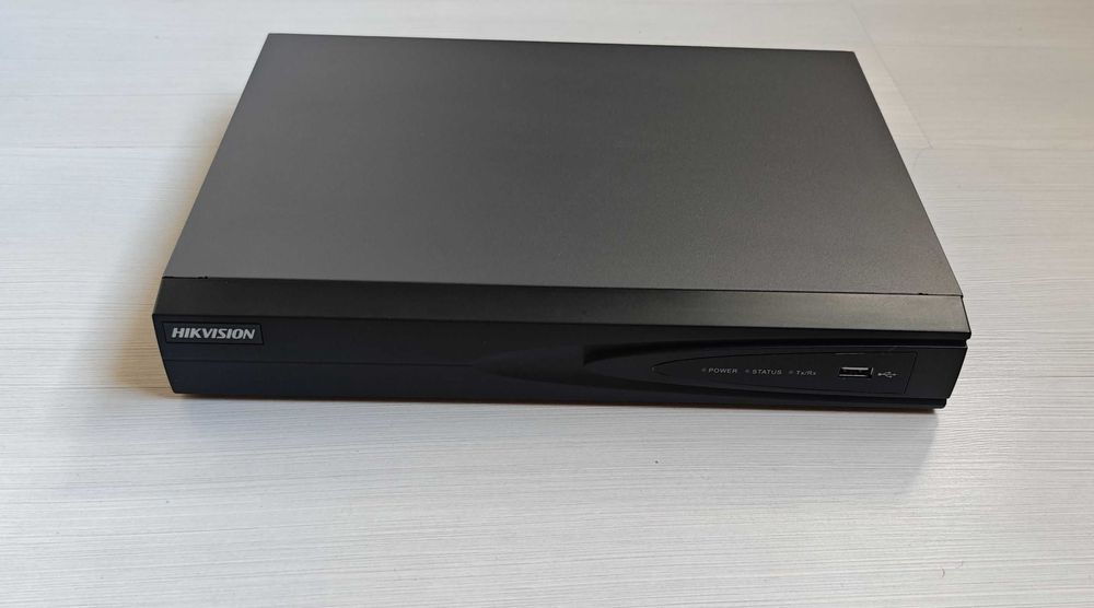 4 канален PoE NVR Hikvision DS-7604NI-E1/4P с 1TB HDD