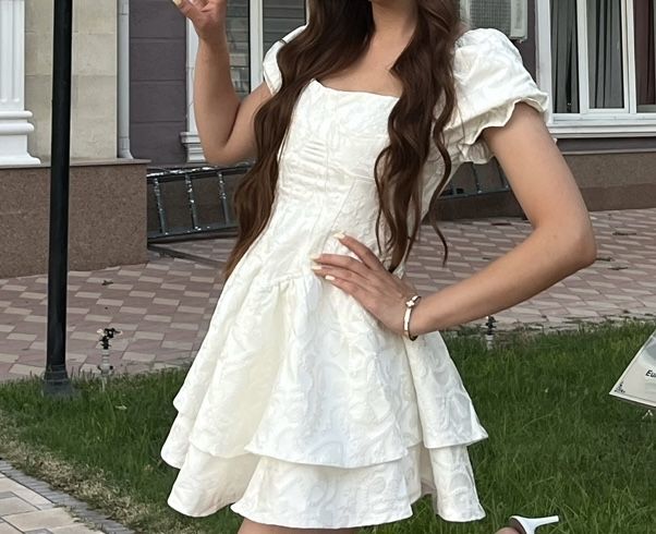 ПРОДАМ белое ВЕЧЕРНЕЕ ПЛАТЬЕ! Надела только 1 раз!