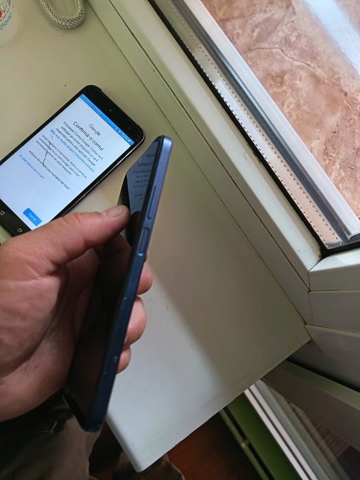 Vând ambele telefoane