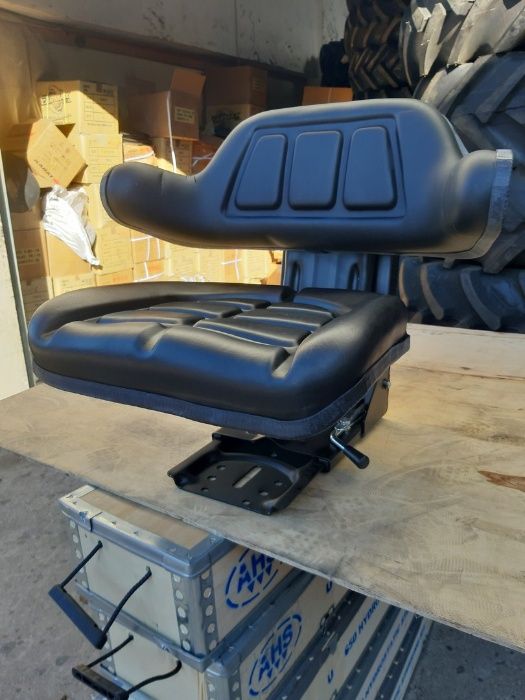 Scaune de tractor de U-650 garantie livrare si tva inclus