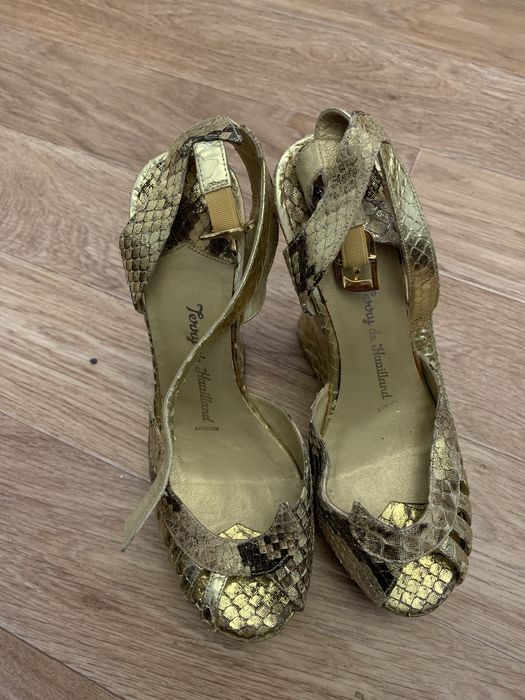 Продам босоножки