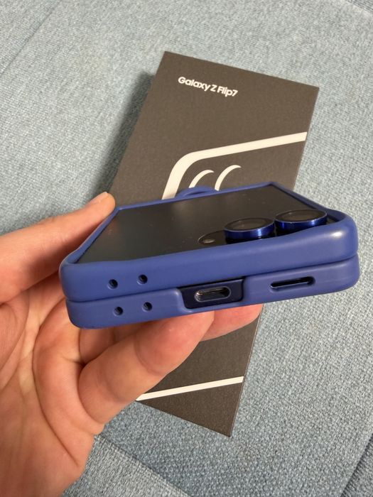 Samsung Galaxy Z Flip 7 12/512 ,неразличим от нов