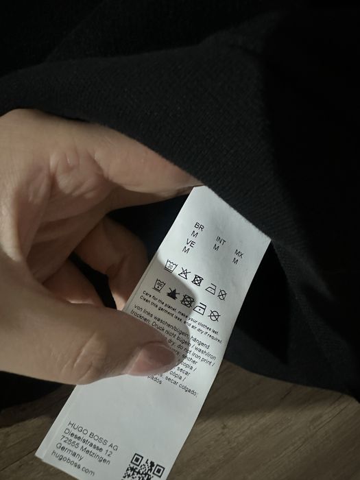 Пуловер BOSS - много запазен