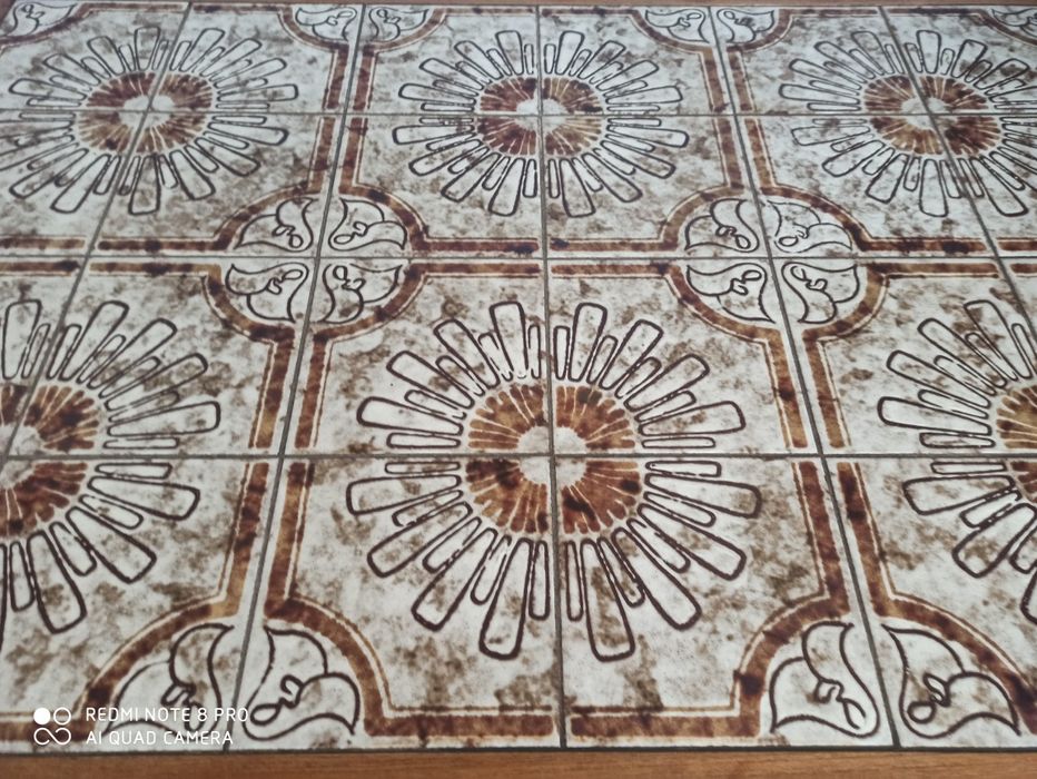 Холна маса с керамичен плот