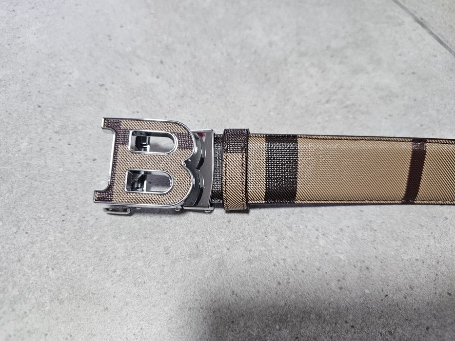 Curea Burberry de calitate