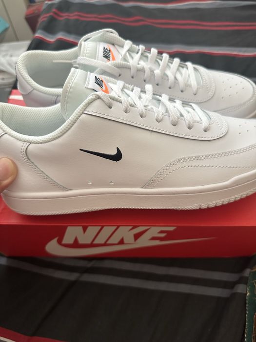 41 - Nike Court Vantage