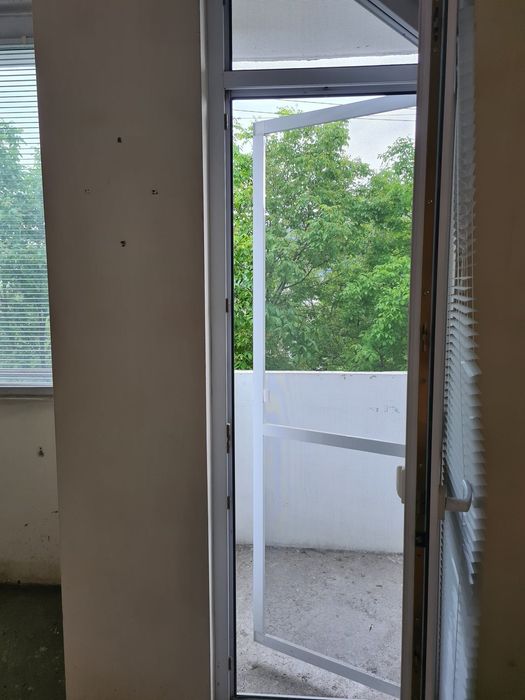 Вратопрозорец от PVC Salamander с Комарници, PVC перваз и Al Щори