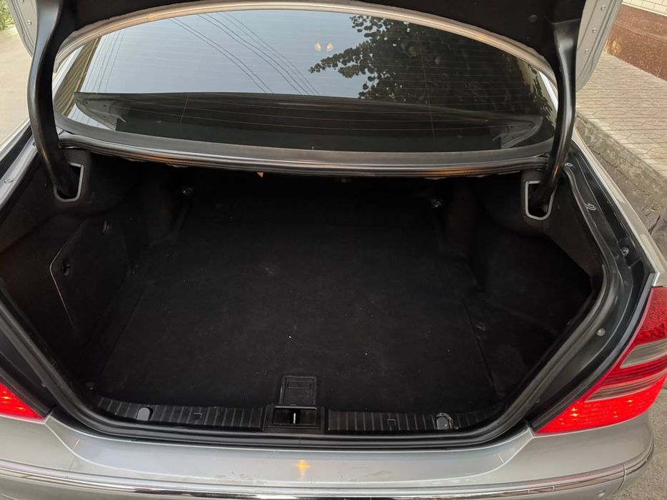 Mercedes benz 211 E 200