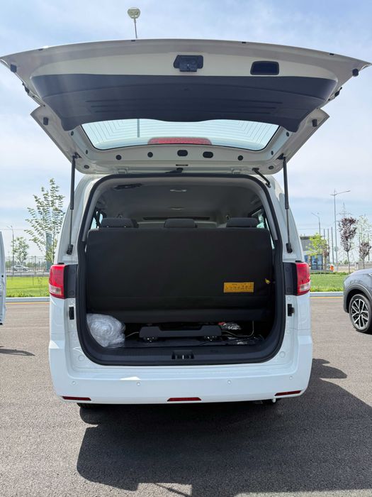 JAC M4 minivenlari sotuvda tayyor