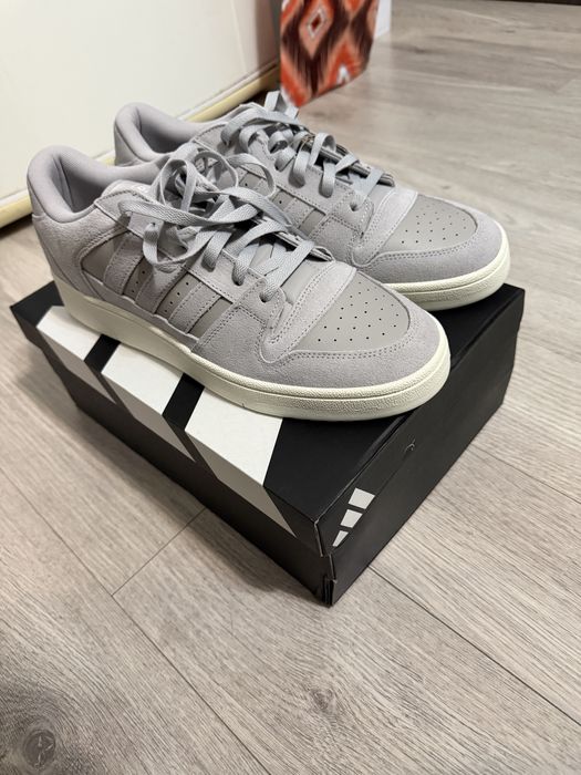 Продам оригинальные кроссовки Adidas