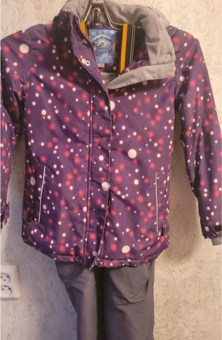 Продам осенний костюм на девочку