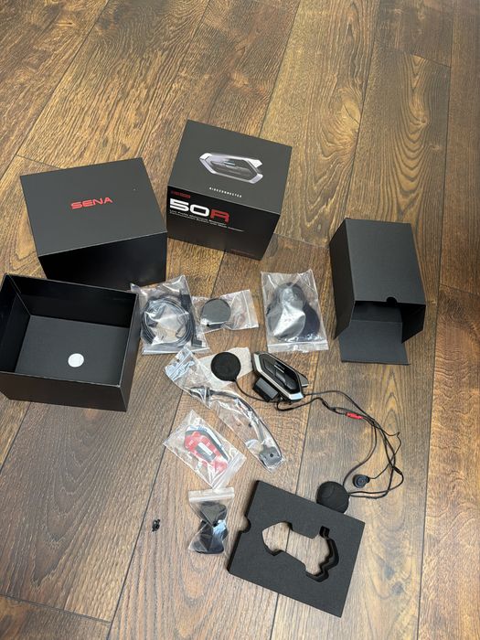Se vinde intercom moto sena 50r