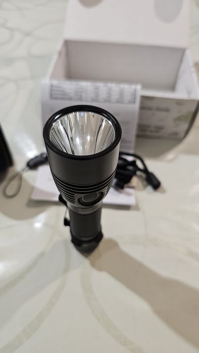 Продавам тактически фенер Гардиън