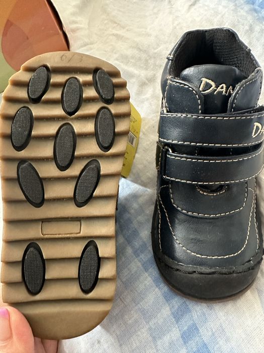 обувки чисто нови 10 лв 24 номер