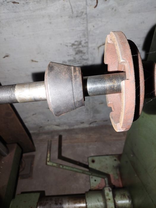 Masina de rectificat tamburi frână camioane