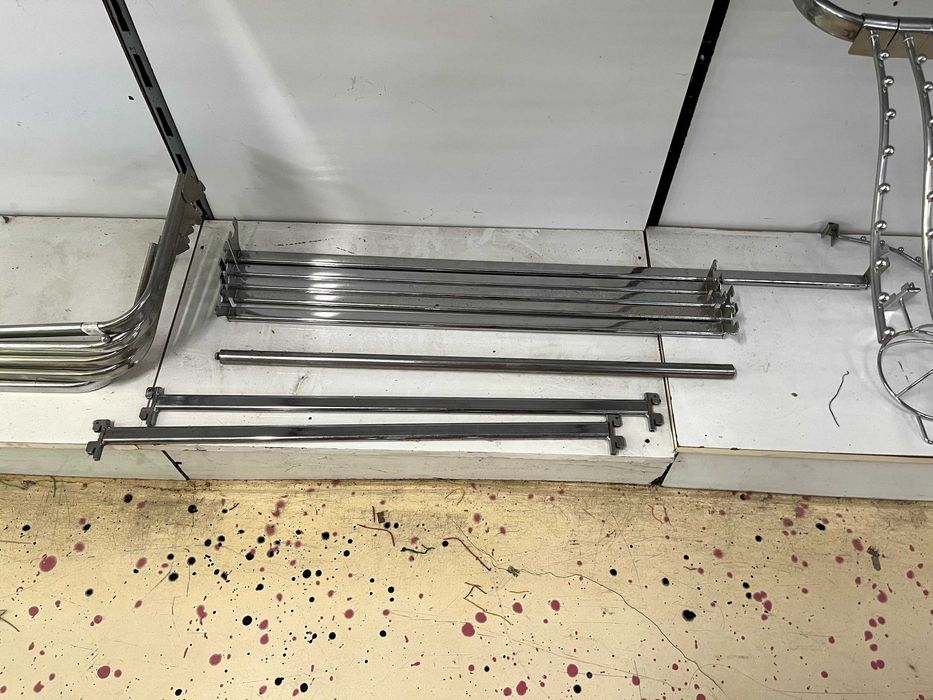 Оборудване магазин за дрехи - торсове, закачалки, тръби и куки