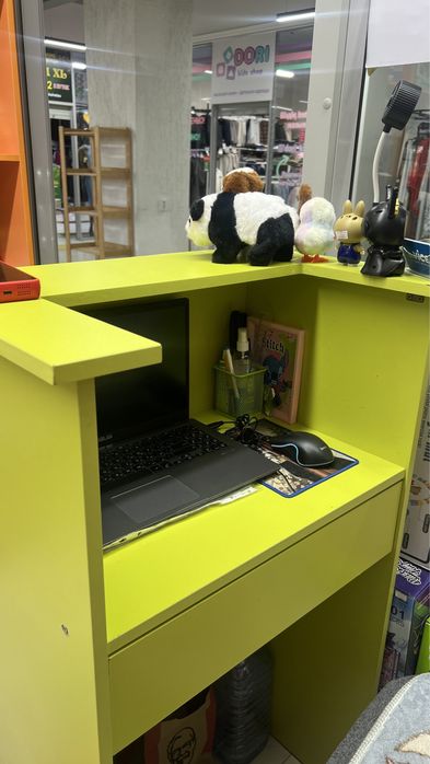 Продам витрины срочно