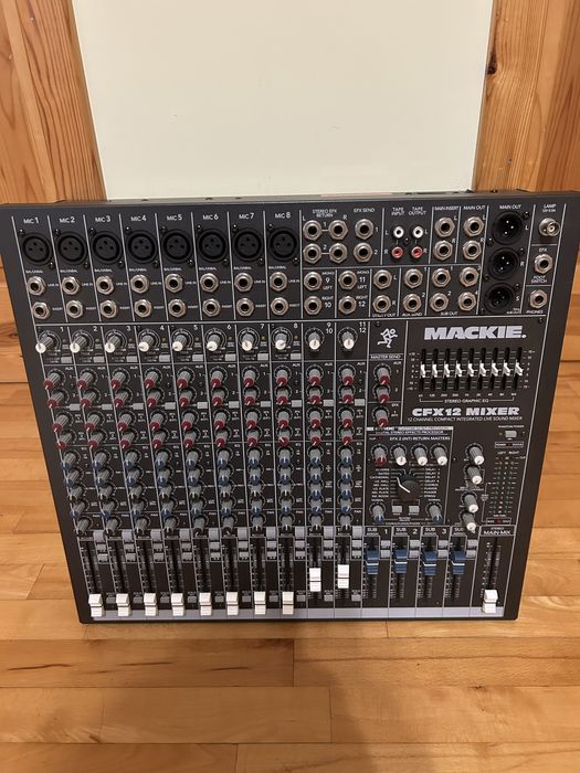 Миксер Mackie CFX 12